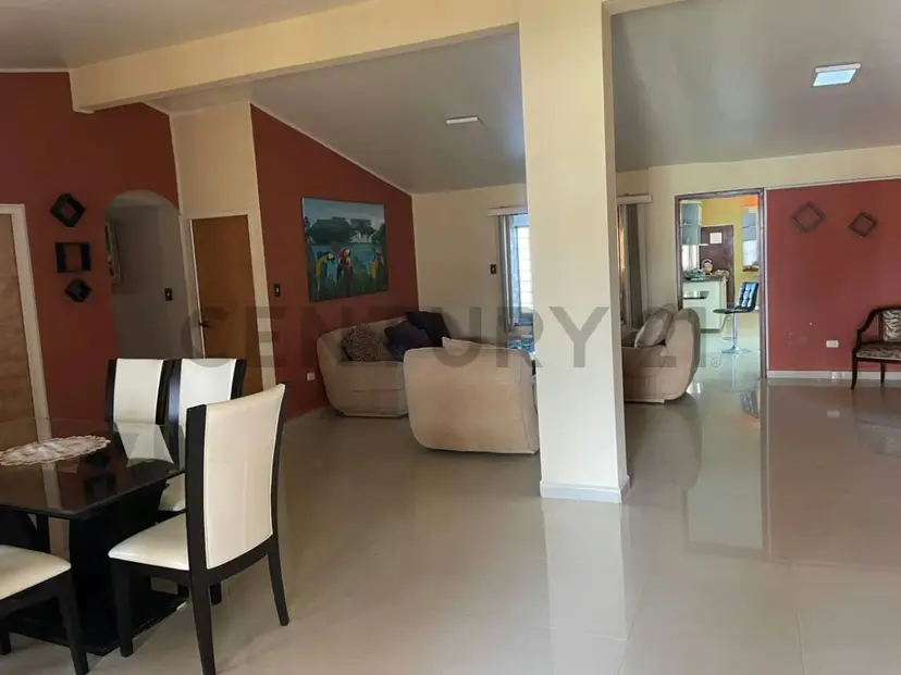 amplia y moderna casa , con acabados de lujo y excelentes ampliaciones