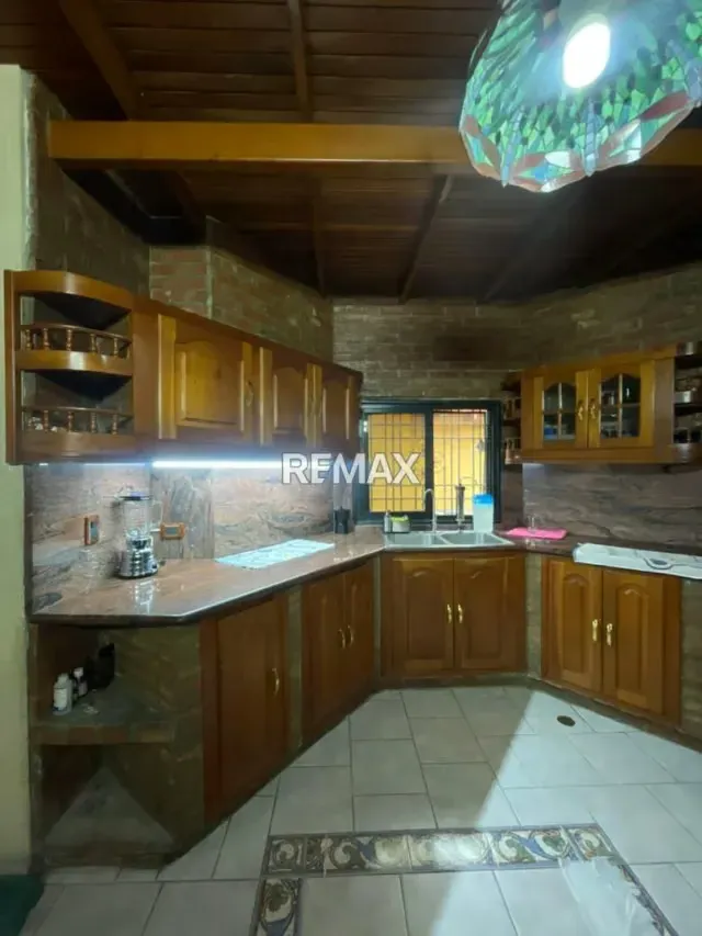 EN VENTA HERMOSA CASA URB. BELLA VISTA, AV BELLA VISTA-MATURÍN - 13