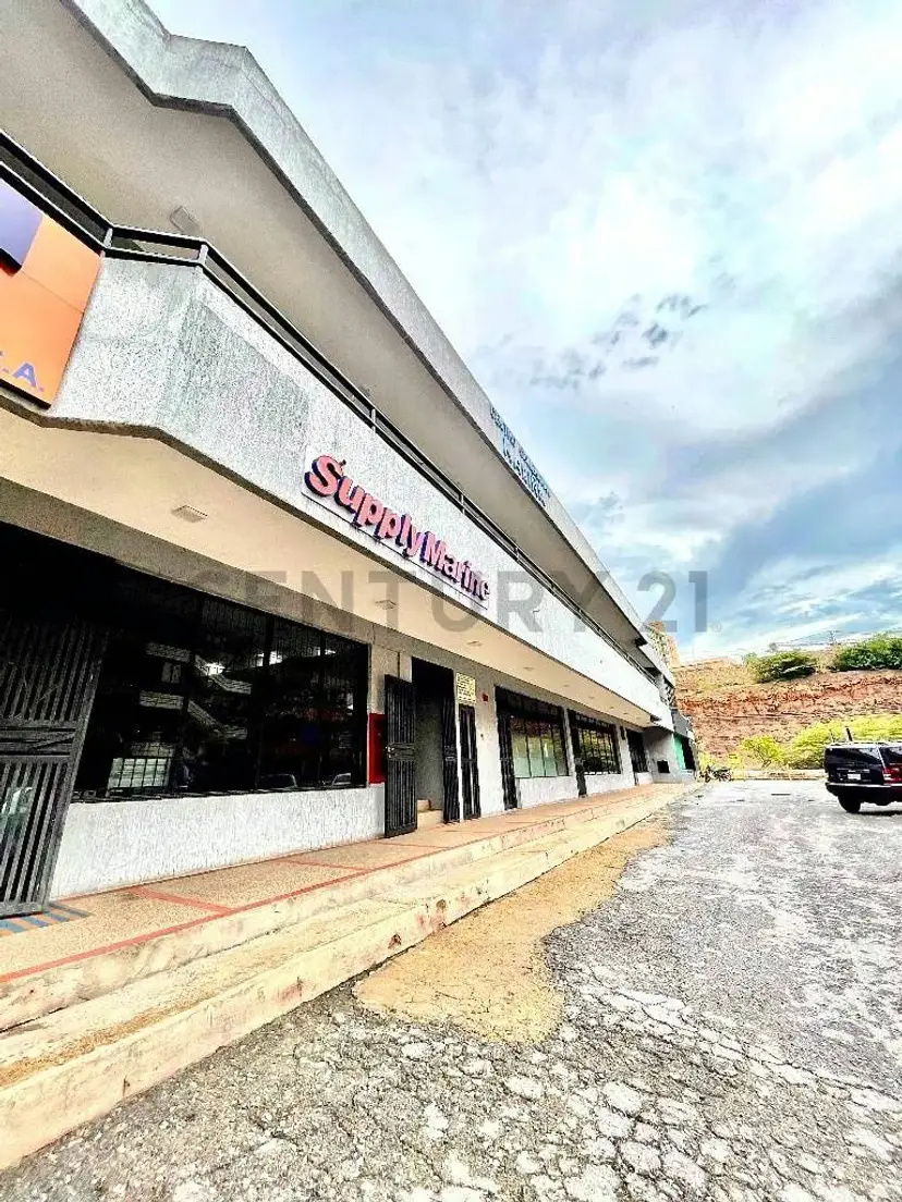 Excelente Local Comercial a Pie de Calle en la Avenida Principal de Lechería