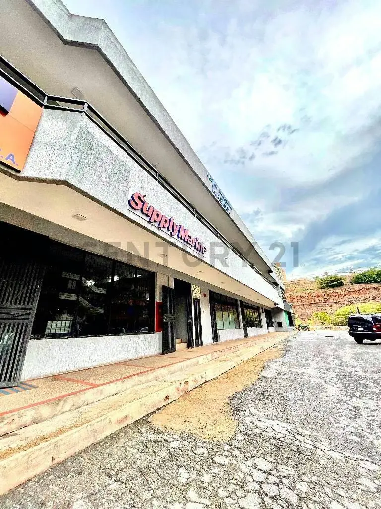 Excelente Local Comercial a Pie de Calle en la Avenida Principal de Lechería