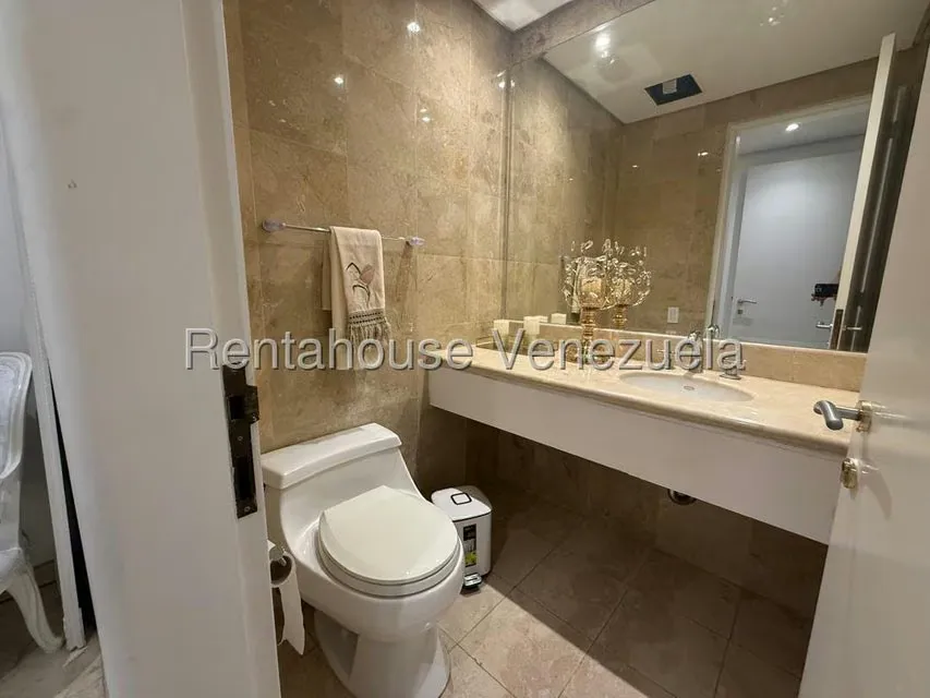 Apartamento (1 Nivel) en Alquiler en Altamira, Distrito Metropolitano - 32