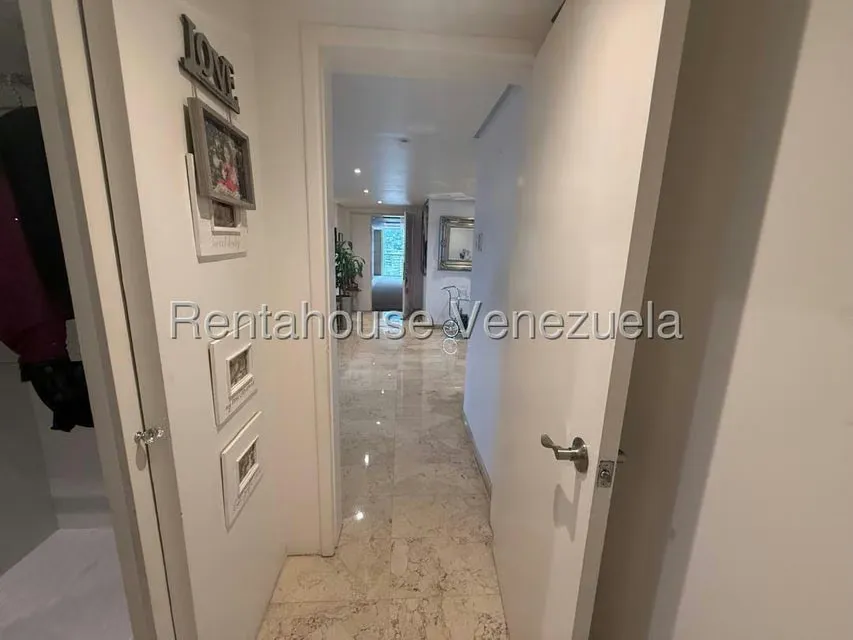 Apartamento (1 Nivel) en Alquiler en Altamira, Distrito Metropolitano - 10