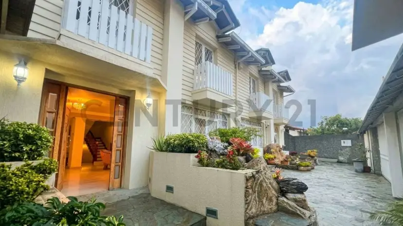 Quinta bifamiliar de lujo con piscina y 1.200 m² en Alto Prado