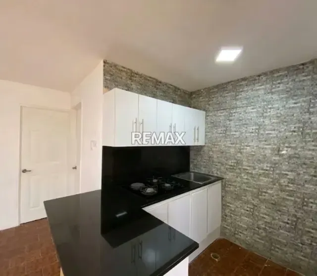¡INVERSIÓN INTELIGENTE EN LA AV. 4 DE MAYO! EN VENTA CÓMODO APTO DE 2H2B CON VISTA A LA CIUDAD, ESTACIONAMIENTO Y UBICACIÓN ESTRATÉGICA CERCA DE COMERCIOS, COLEGIOS Y SERVICIOS EN MARIÑO. - 13