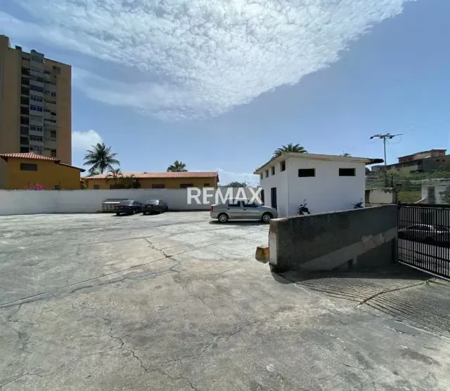 ¡INVERSIÓN INTELIGENTE EN LA AV. 4 DE MAYO! EN VENTA CÓMODO APTO DE 2H2B CON VISTA A LA CIUDAD, ESTACIONAMIENTO Y UBICACIÓN ESTRATÉGICA CERCA DE COMERCIOS, COLEGIOS Y SERVICIOS EN MARIÑO. - 16