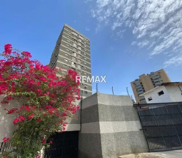 ¡INVERSIÓN INTELIGENTE EN LA AV. 4 DE MAYO! EN VENTA CÓMODO APTO DE 2H2B CON VISTA A LA CIUDAD, ESTACIONAMIENTO Y UBICACIÓN ESTRATÉGICA CERCA DE COMERCIOS, COLEGIOS Y SERVICIOS EN MARIÑO. - 17