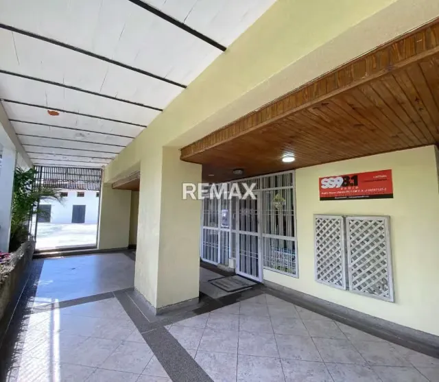 ¡INVERSIÓN INTELIGENTE EN LA AV. 4 DE MAYO! EN VENTA CÓMODO APTO DE 2H2B CON VISTA A LA CIUDAD, ESTACIONAMIENTO Y UBICACIÓN ESTRATÉGICA CERCA DE COMERCIOS, COLEGIOS Y SERVICIOS EN MARIÑO. - 18