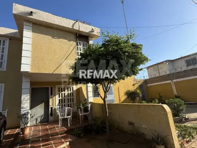 TOWNHOUSE EN URB NUEVA DEMOCRACIA, VILLA ESPERANZA, ZONA NORTE - 2
