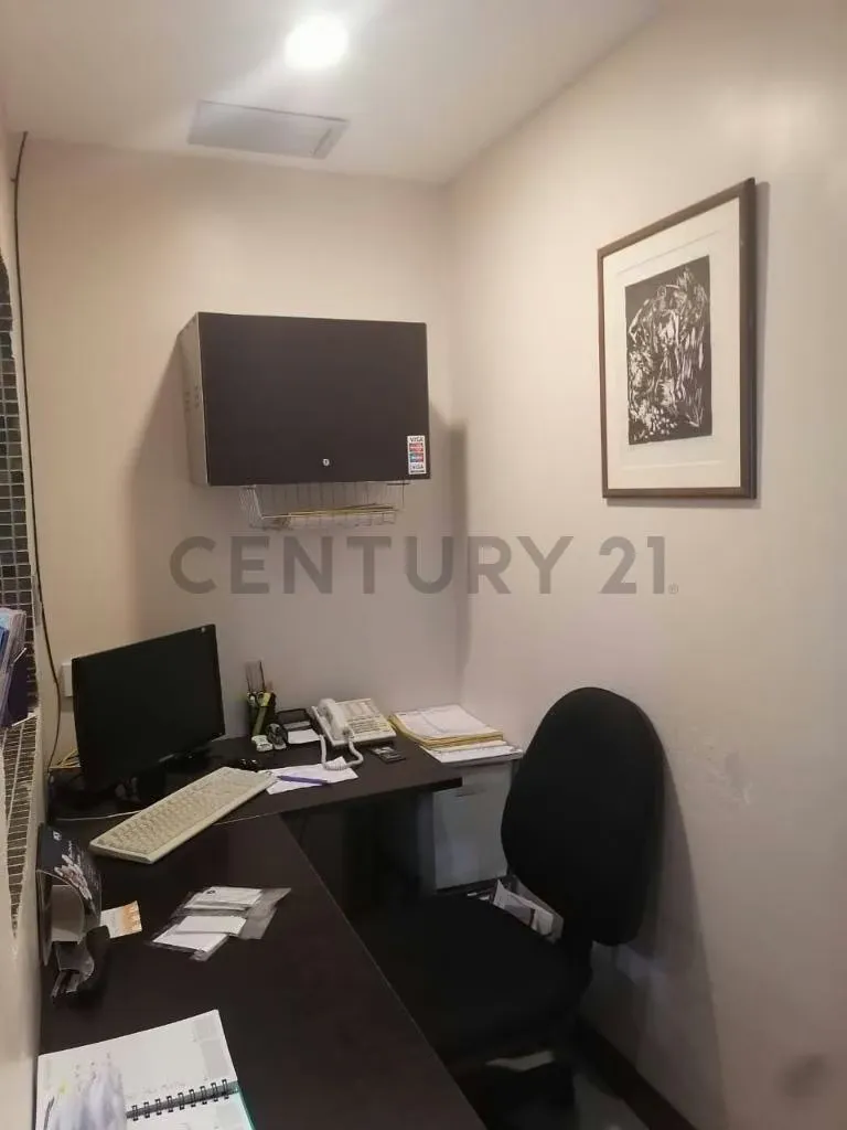 Se Alquila Cómodo Consultorio Médico en Santa Sofía - 12