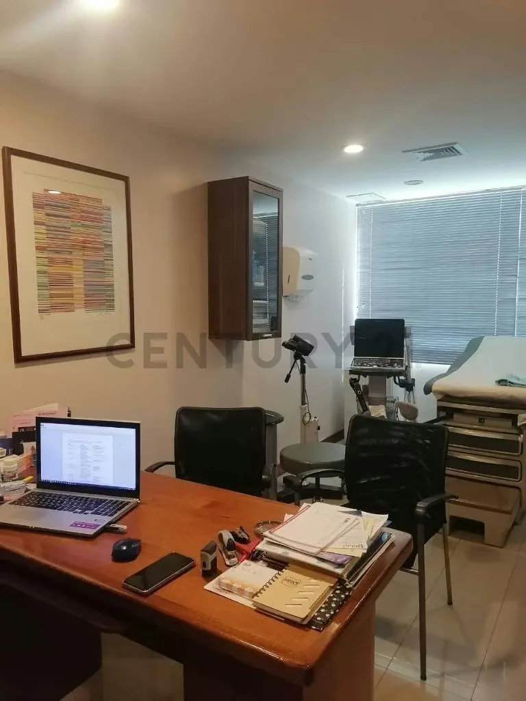 Se Alquila Cómodo Consultorio Médico en Santa Sofía - 17