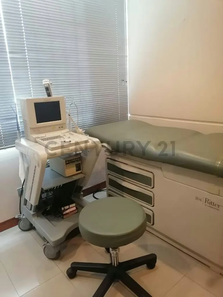 Se Alquila Cómodo Consultorio Médico en Santa Sofía - 18