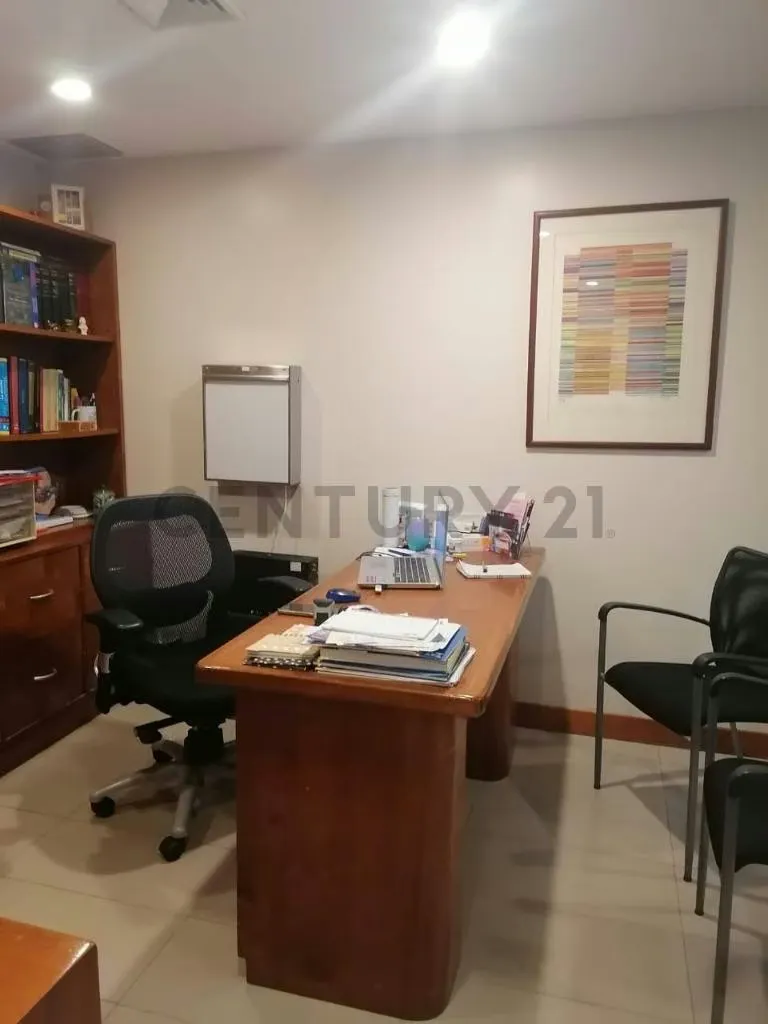 Se Alquila Cómodo Consultorio Médico en Santa Sofía - 5