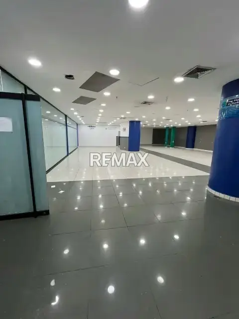 Alquiler de Local 570m², Centro Comercial en el Rosal