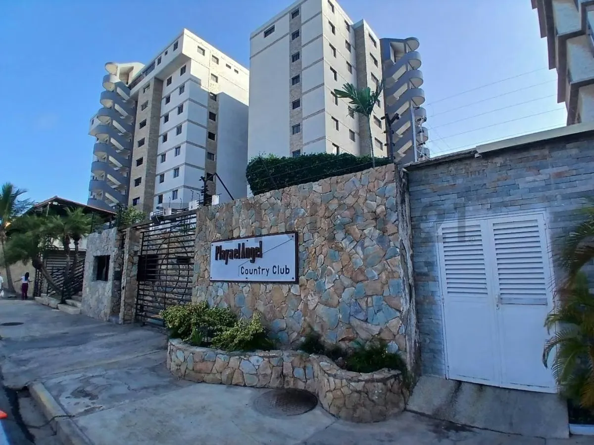 AMPLIO APARTAMENTO CON VISTA AL MAR EN PLAYA EL ANGEL,MUNICIPIO MANEIRO