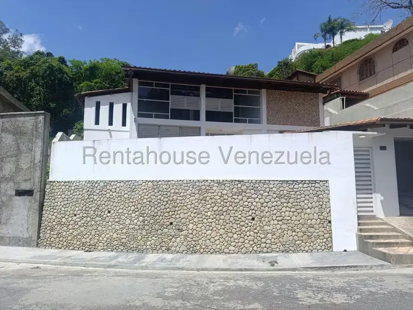 Casa (Multipes Niveles) en Venta en Prados del Este, Distrito Metropolitano