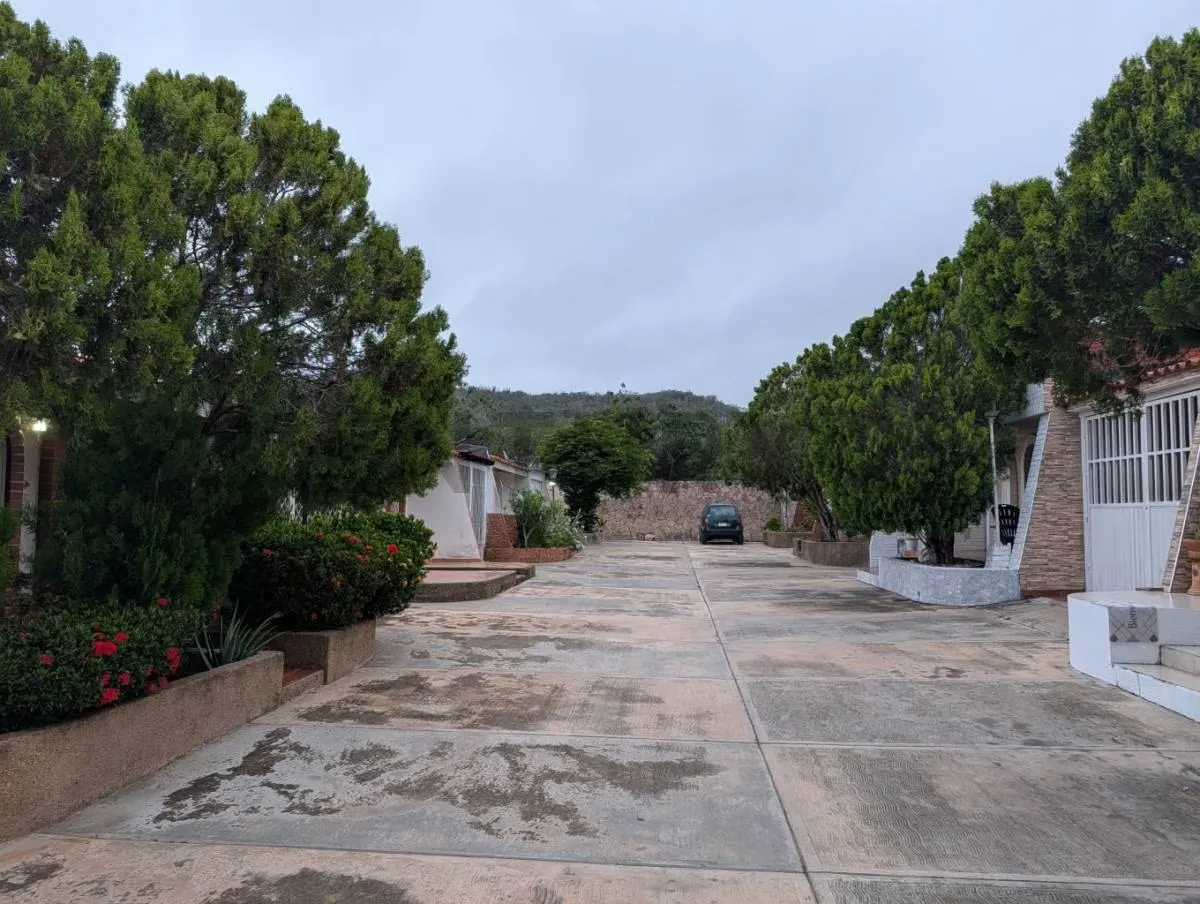 Amplia casa en conjunto cerrado en Los Robles, municipio maneiro - 18