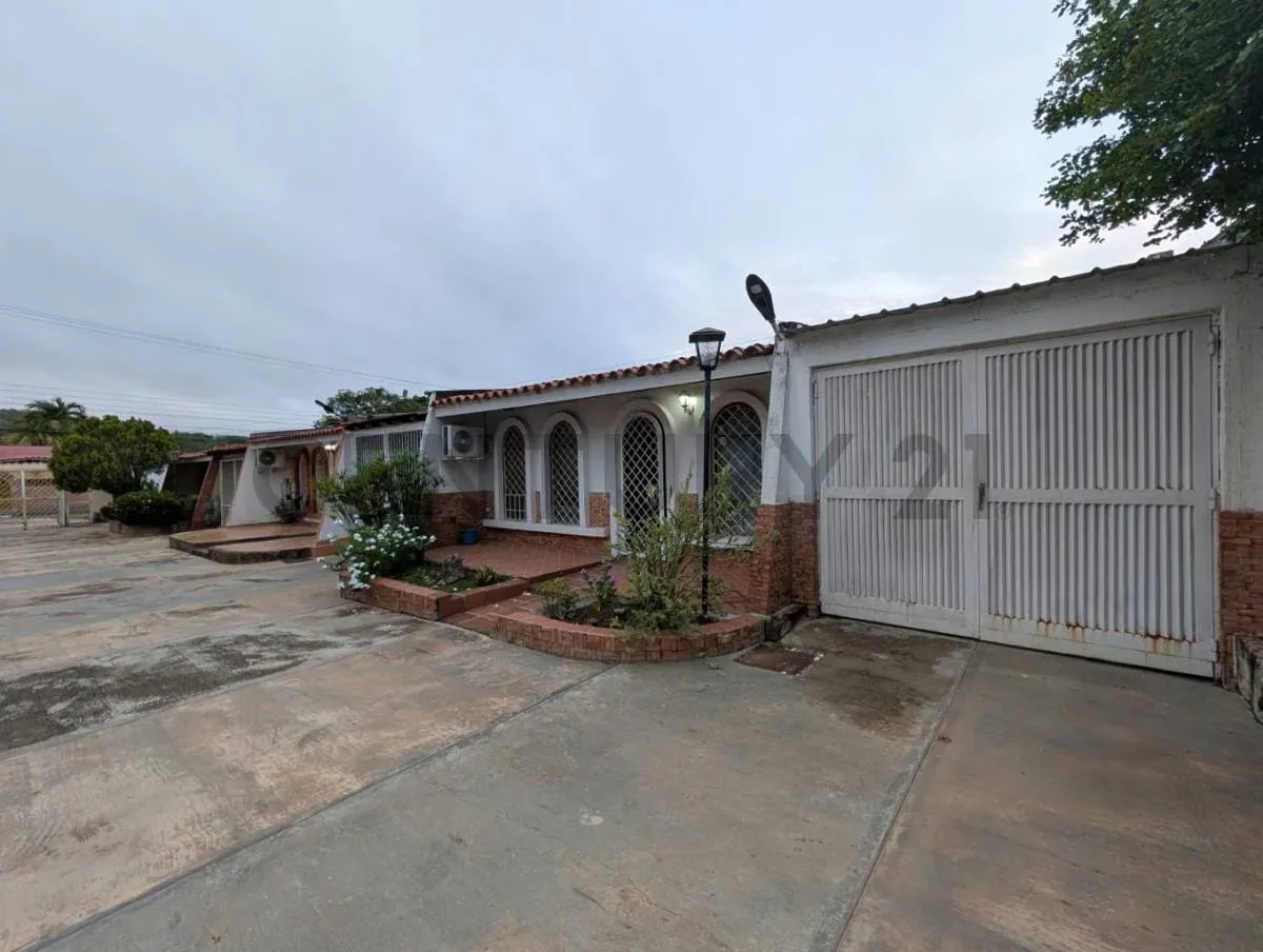Amplia casa en conjunto cerrado en Los Robles, municipio maneiro - 19