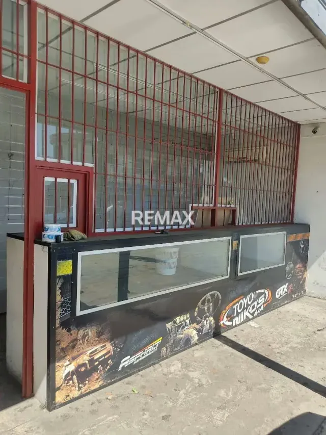 Local comercial en venta en la Av Lisandro Alvarado - 2