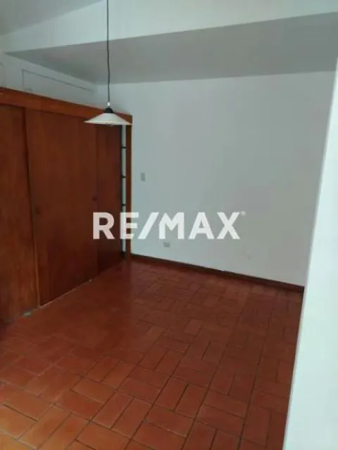 CASA SANTA SOFIA PARA REMODELAR AMPLIO METRAJE CASA A NIVELES - 3