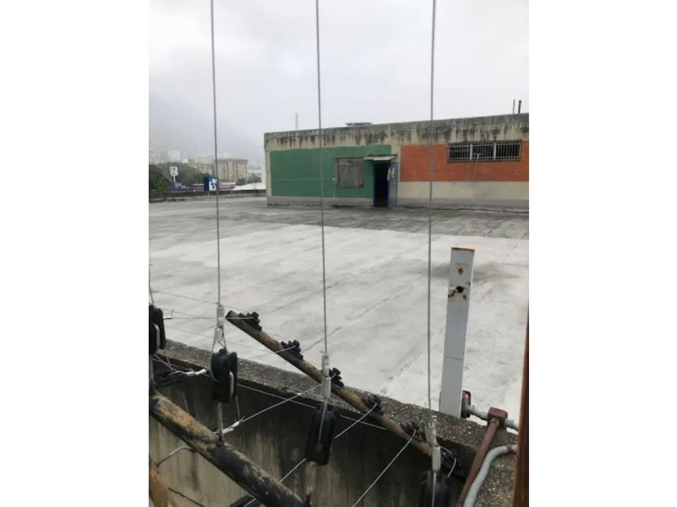 Se Vende EDF INDUSTRIAL 3.820m²-4Niveles-20B-Asc.Carga-La Urbina 1237 - 28