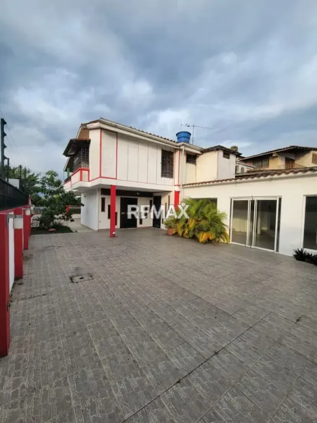 Casa en alquiler en la Avenida España a pie de calle, diagonal al antiguo bingo Flamingo
