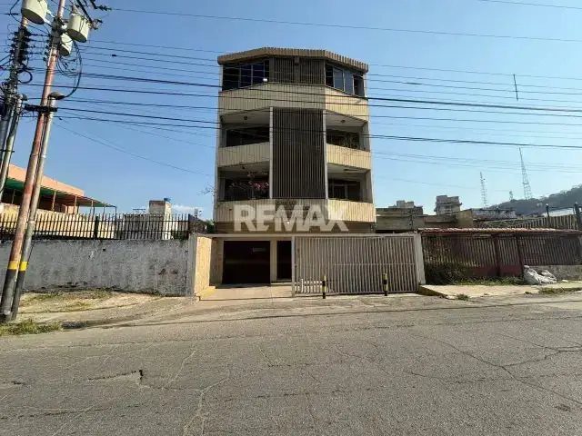 Edificio Comercial en Venta, Zona Centro Maracay