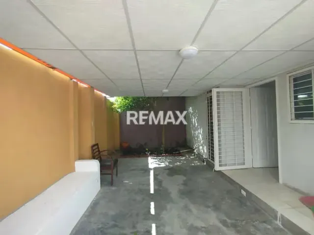 Se Vende Casa en la Urbanizacion Monterrey - 3
