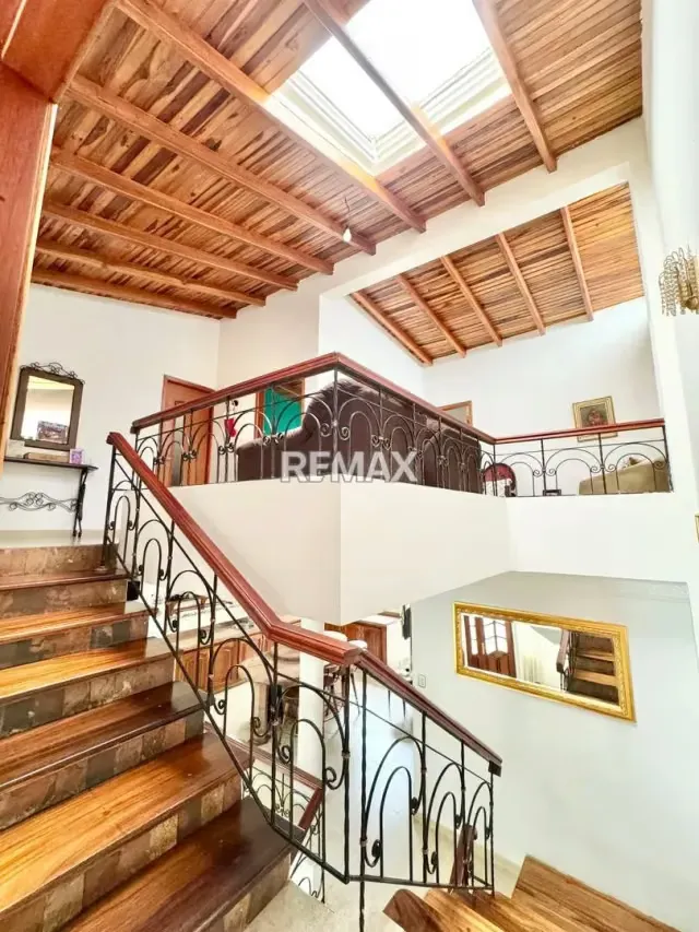 CASA EN VENTA EN URB LOS CHAGUARAMOS - 2