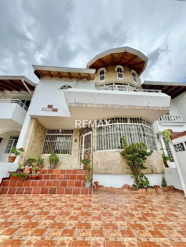 CASA EN VENTA EN URB LOS CHAGUARAMOS - 3