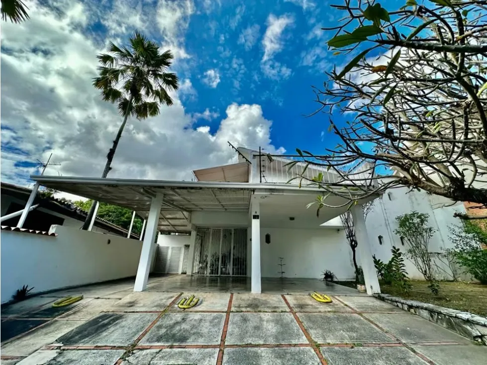 Se vende casa 685m2 6h/6b/6p San Román - 3