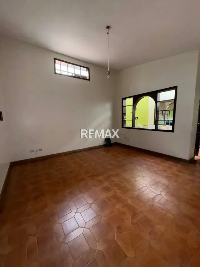 Casa con anexo de una planta en venta trigal sur calle cerrada para remodelar - 11