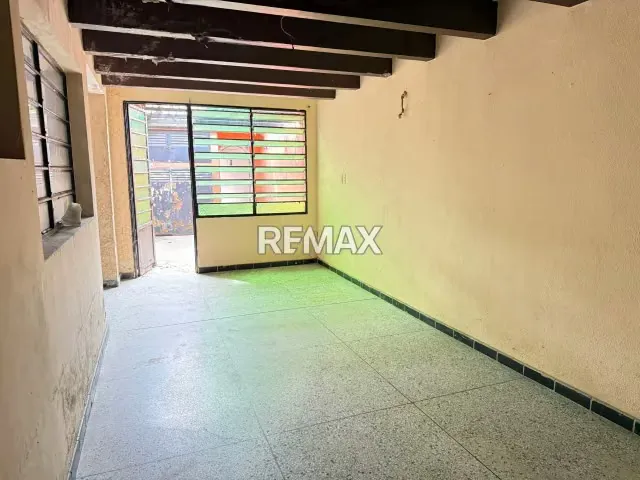 Casa con anexo de una planta en venta trigal sur calle cerrada para remodelar - 16