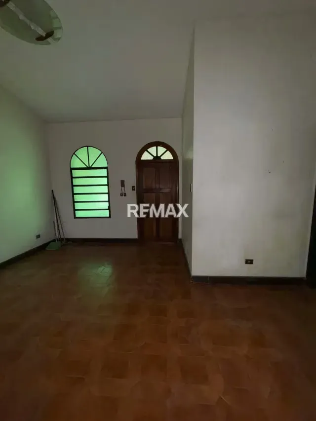 Casa con anexo de una planta en venta trigal sur calle cerrada para remodelar - 2