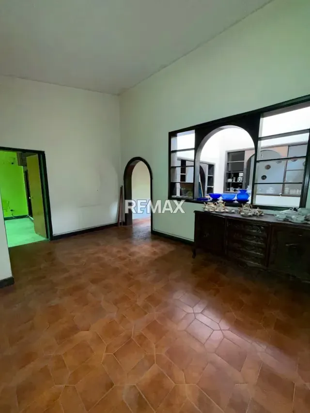Casa con anexo de una planta en venta trigal sur calle cerrada para remodelar - 3