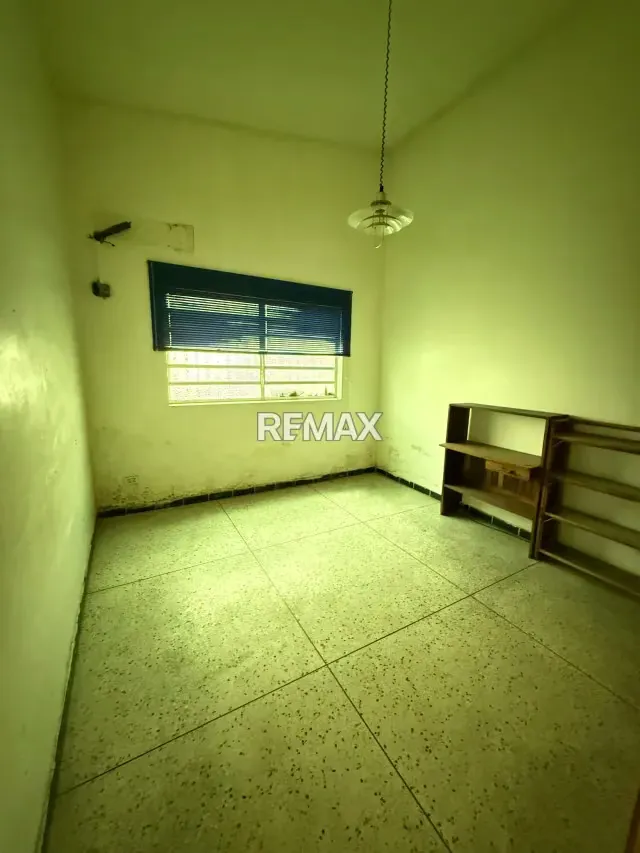Casa con anexo de una planta en venta trigal sur calle cerrada para remodelar - 10