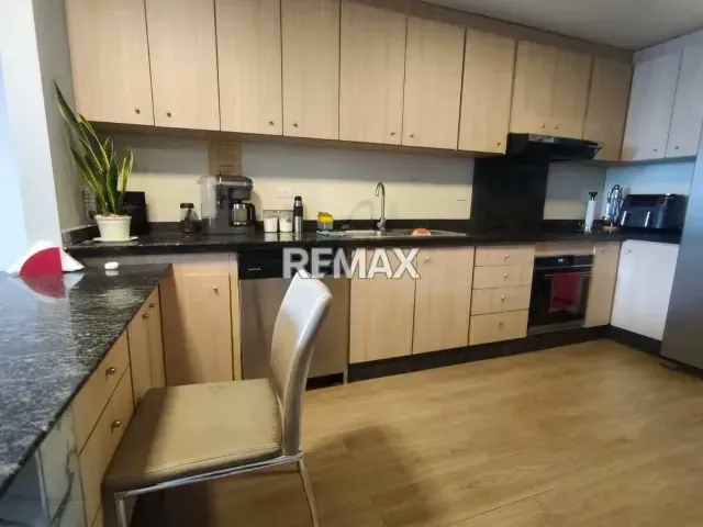 Se vende Apto Urb Los Samanes : - 6