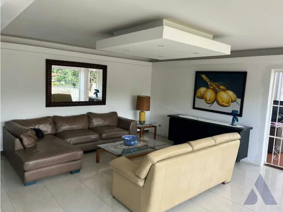 Se vende casa 850m2 Prados del Este 9859