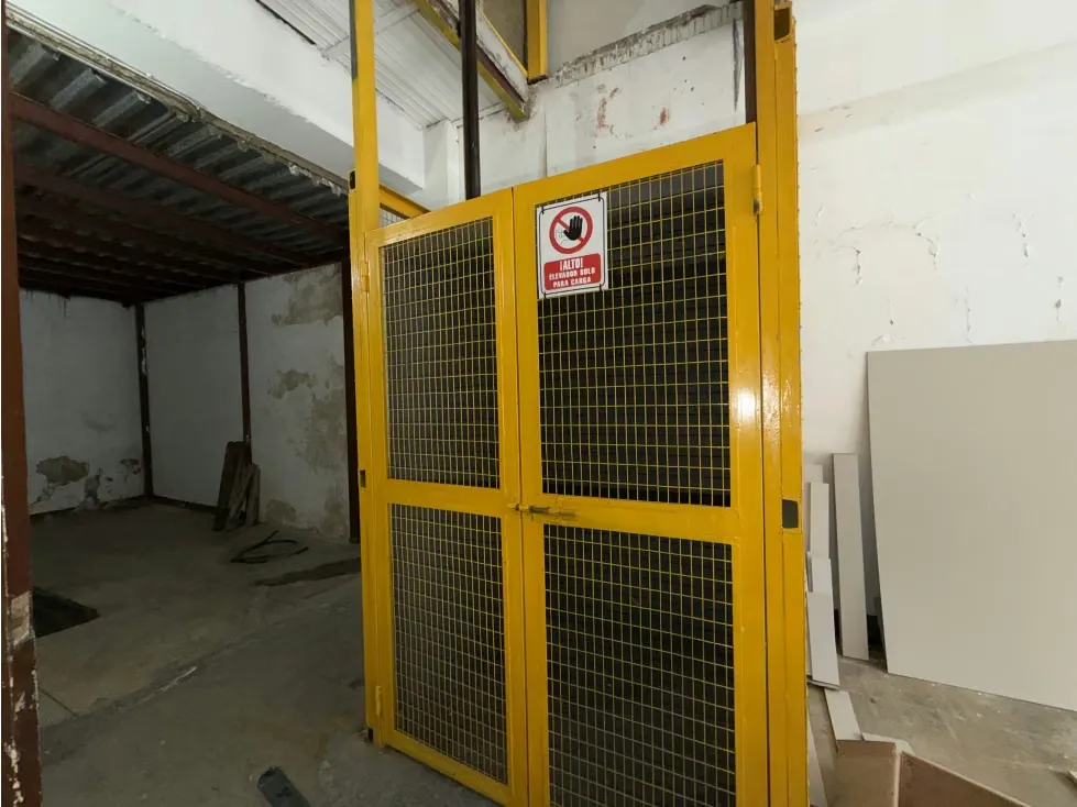 Alquilo local comercial 157m2 Puente Hierro 5707 - 12