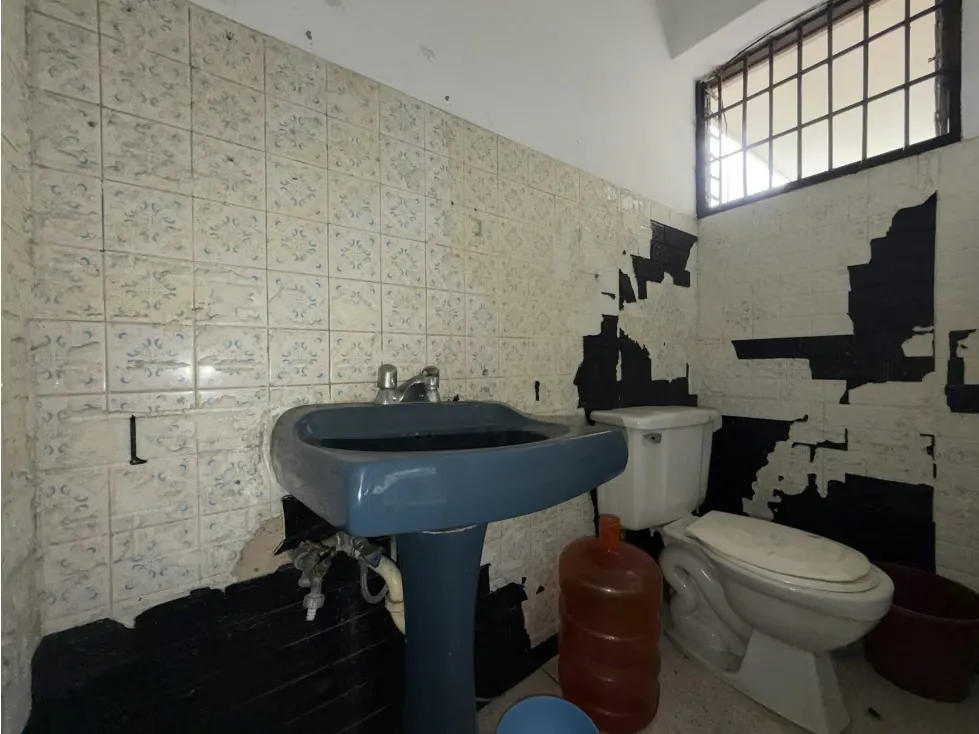 Alquilo local comercial 157m2 Puente Hierro 5707 - 5