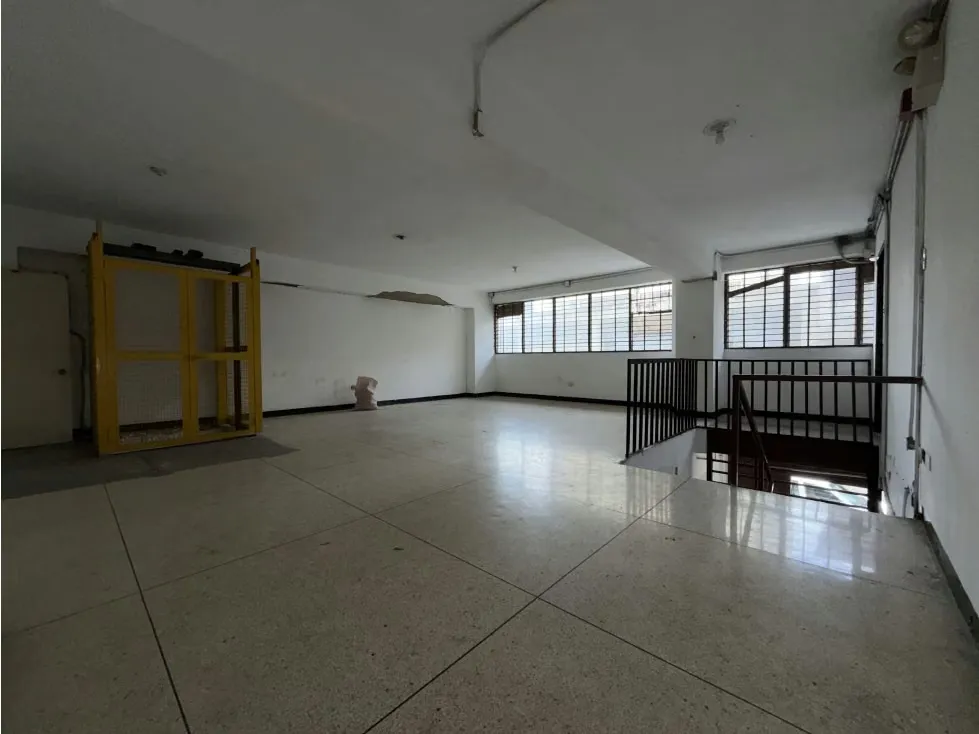 Alquilo local comercial 157m2 Puente Hierro 5707 - 6