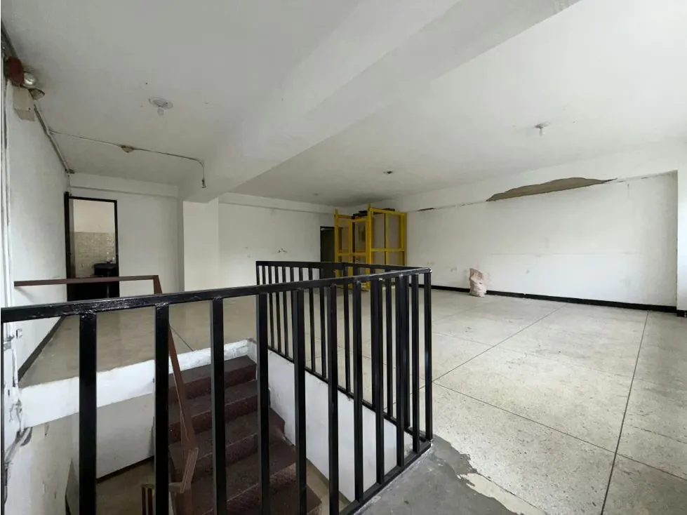 Alquilo local comercial 157m2 Puente Hierro 5707 - 7