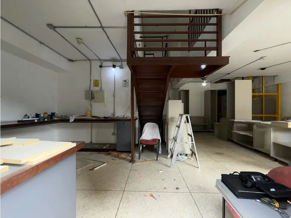 Alquilo local comercial 157m2 Puente Hierro 5707 - 9