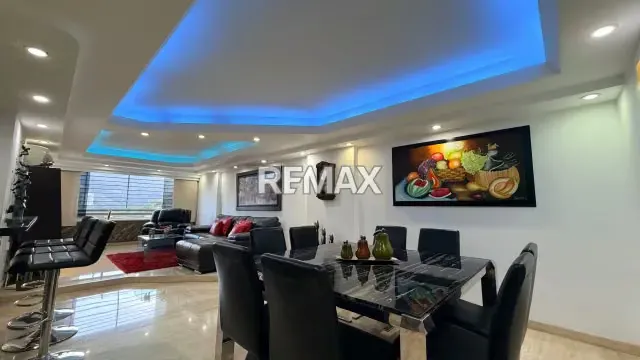 HERMOSO APARTAMENTO REMODELADO EN VENTA EN LOMAS DE PRADOS DEL ESTE.