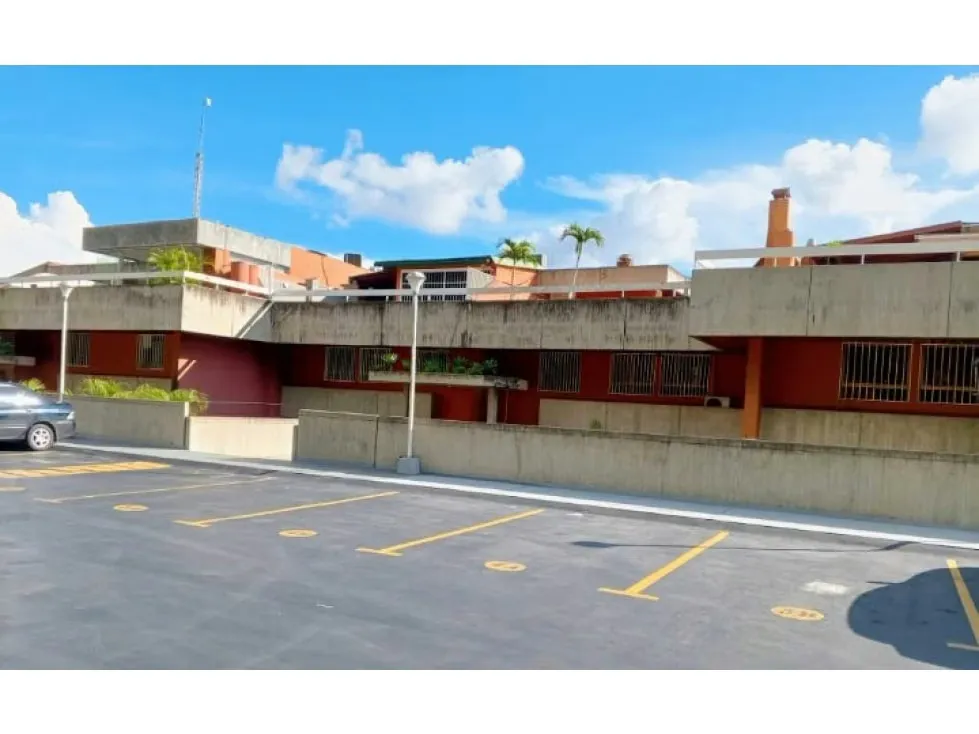 Vendo PB remodelada con vista 395m2 6hab 5b 3p Los Naranjos 0194 - 64