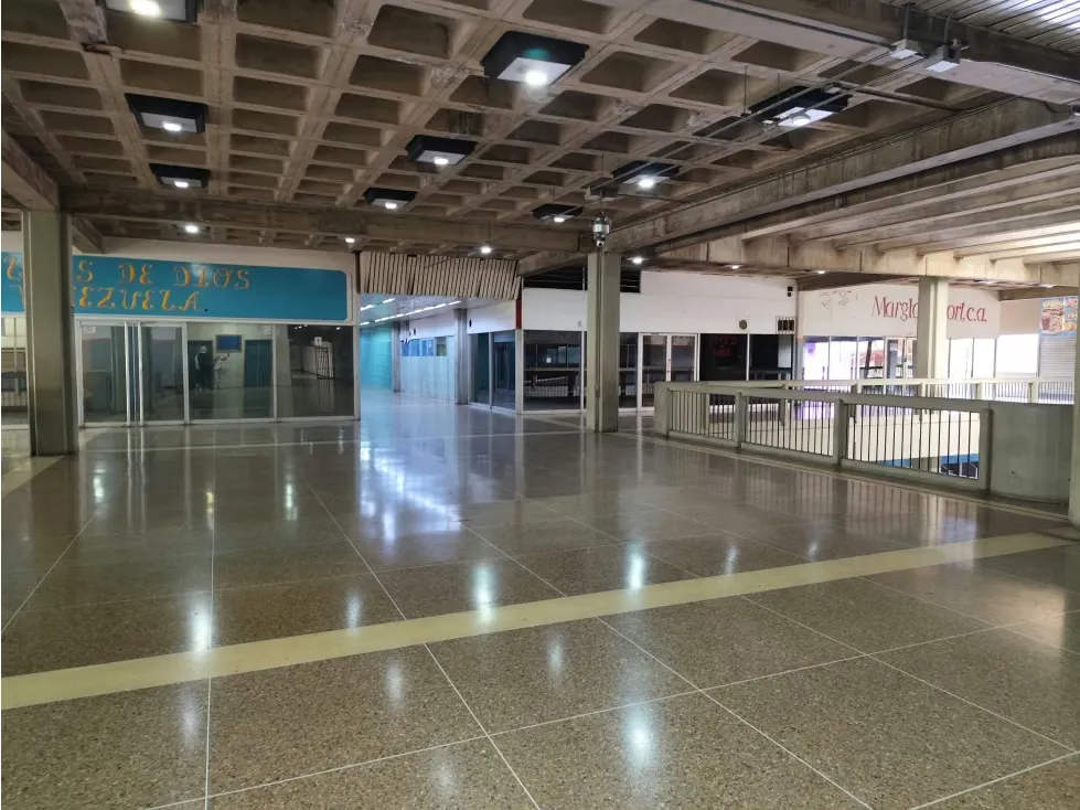 Se vende local comercial 243m2 Propatria 2215 - 9