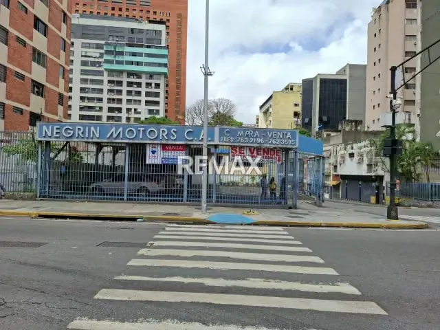 Consecionario en Venta av. Libertador con calle Negrín - 2