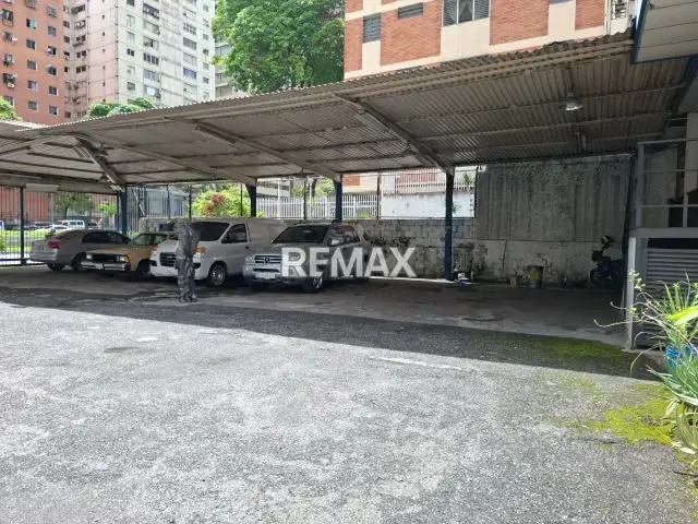 Consecionario en Venta av. Libertador con calle Negrín - 3