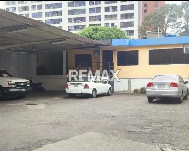 Consecionario en Venta av. Libertador con calle Negrín - 4