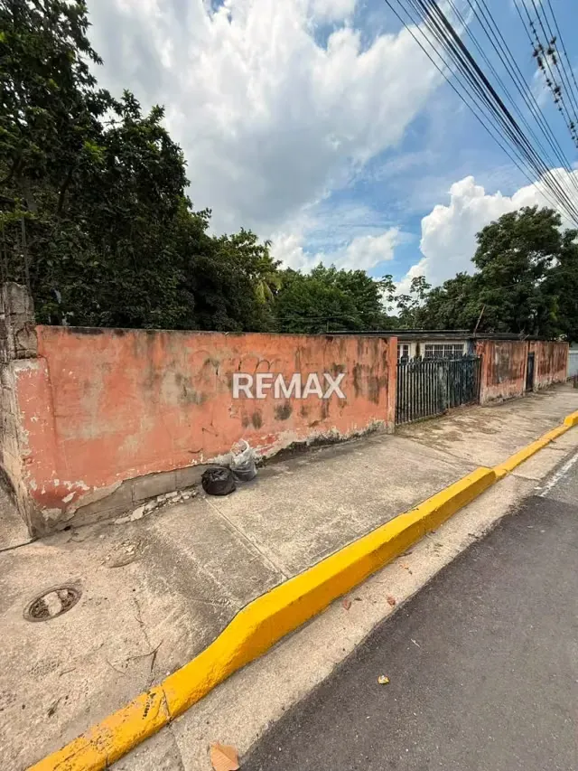 EN VENTA TERRENO CON BIENICHURIA UBIACADO EN LA AV UNIVERSIDAD EL LIMON - 3