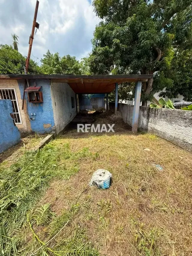 EN VENTA TERRENO CON BIENICHURIA UBIACADO EN LA AV UNIVERSIDAD EL LIMON - 6